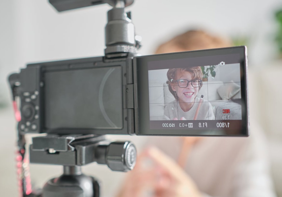 videographer camera shoot